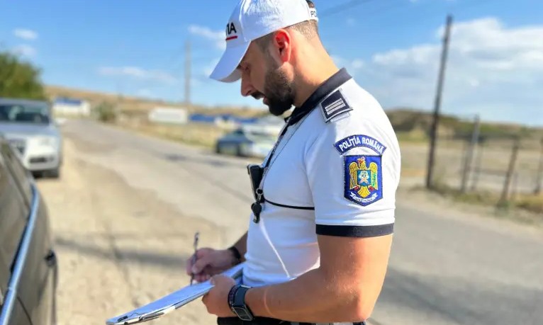 Un puștan de 18 ani fără permis a luat o mașină și a ieșit la plimbare: Ce au mai descoperit polițiștii 
