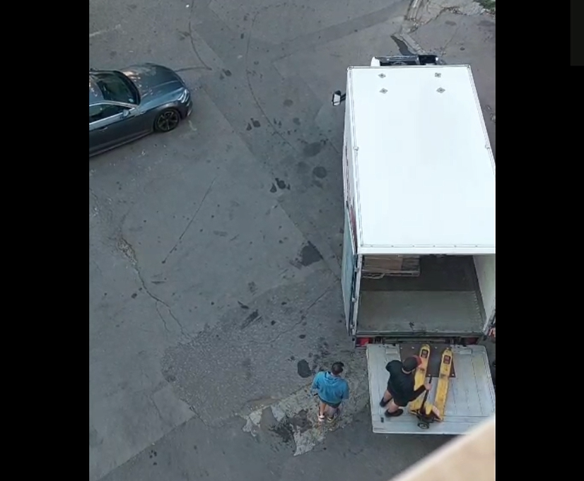 Instituții îngenuncheate la Botoșani de golani și un magazin al unei companii multinaționale – VIDEO 