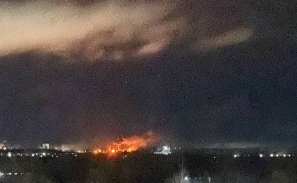 Atacuri aeriene în valuri asupra Moscovei și altor regiuni, au fost închise aeroporturi din toată Rusia / Au fost luate la țintă și o rafinărie și o uzină chimică