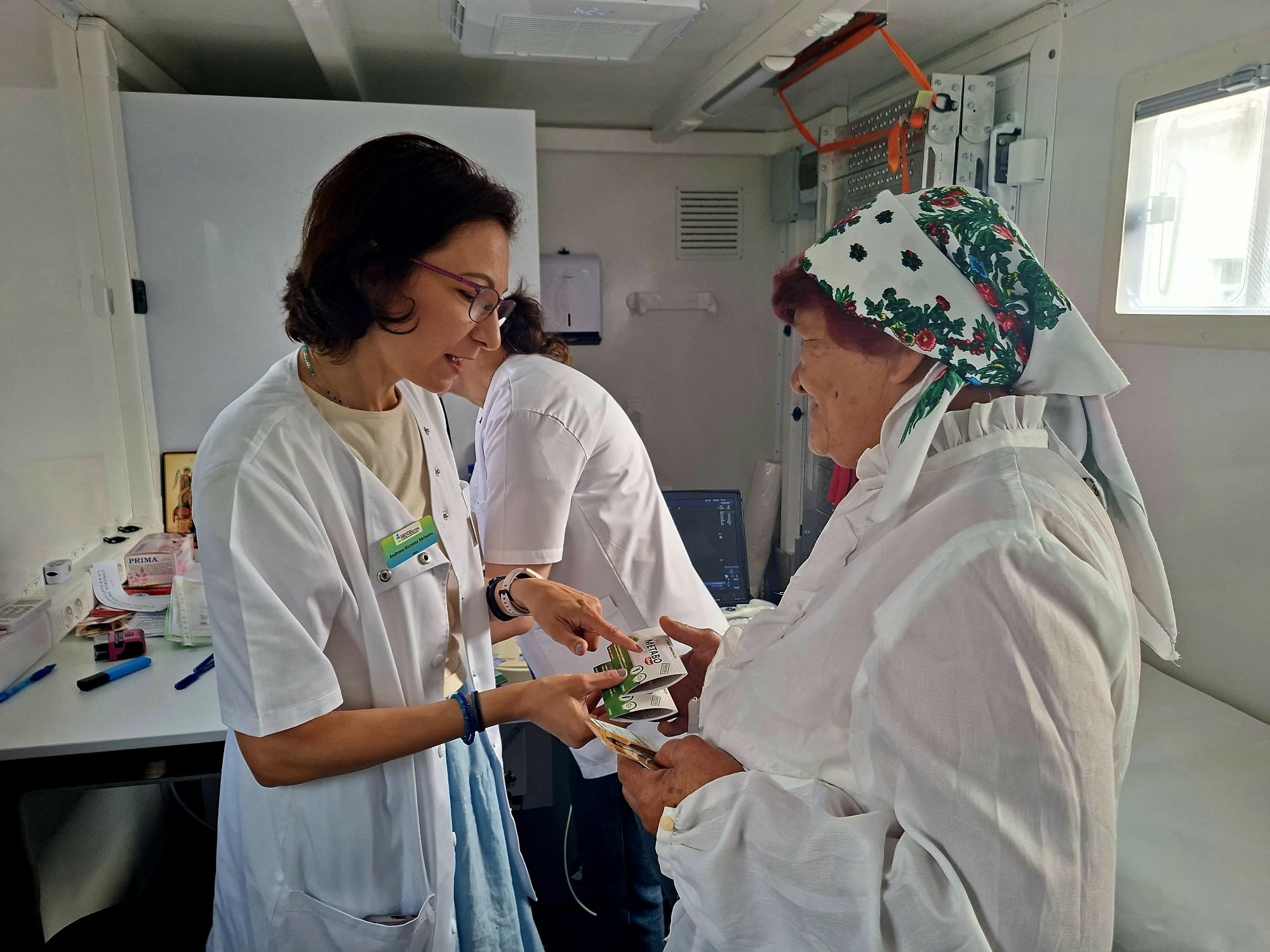 Caravană medicală la Botoșani pentru familiile vulnerabile: 50 de persoane au primit consultații gratuite