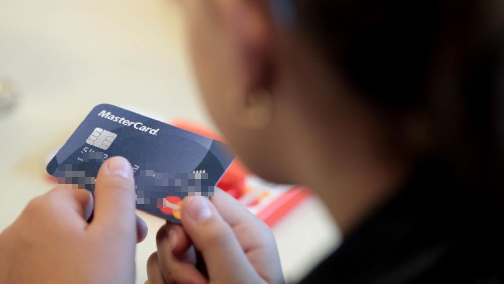 Mesaje FALSE în numele Poliției: NU introduceți datele de card 