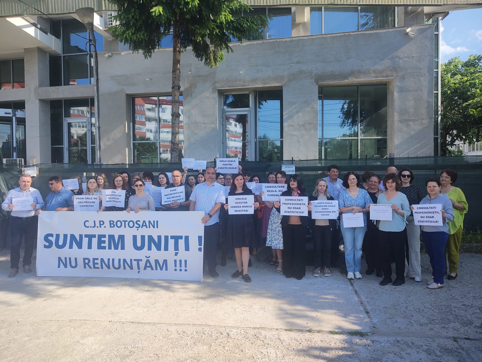 protest la Casa de Pensii Botosani