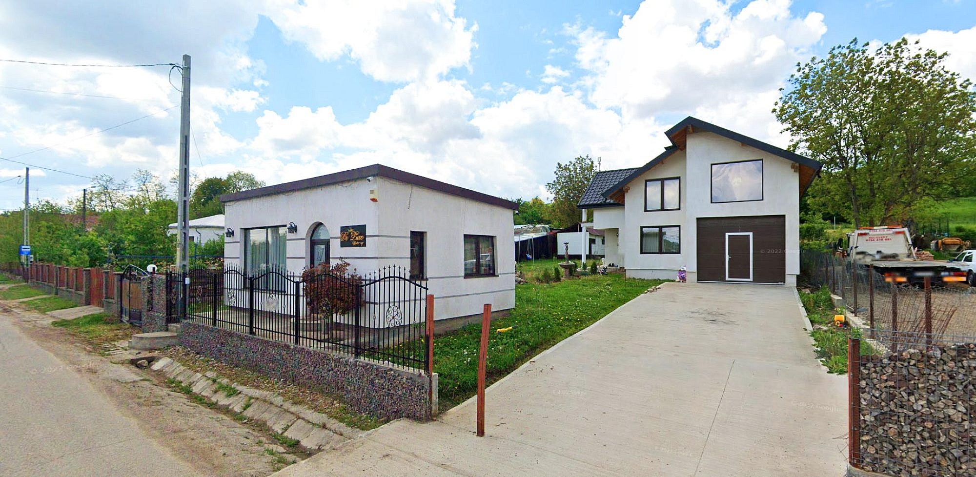 Vilă cu salon de înfrumusețare scoasă la licitație de executorul judecătoresc pentru datorii la un CAR 