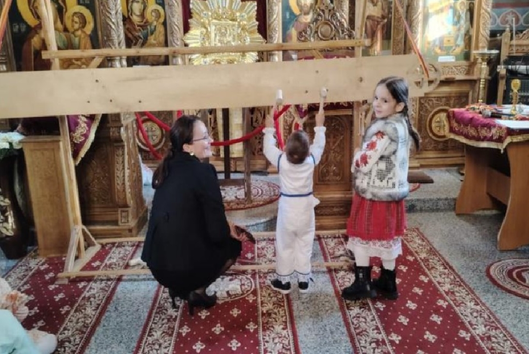 Un copil de doi ani din Botoșani a obținut Premiul I la un concurs interjudețean de bătut toaca