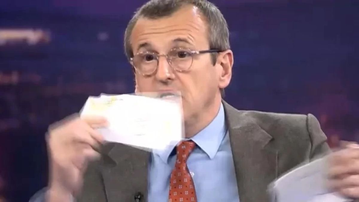 Bolojan, reacție după ce un profesor și-a rupt în direct diploma de doctor 