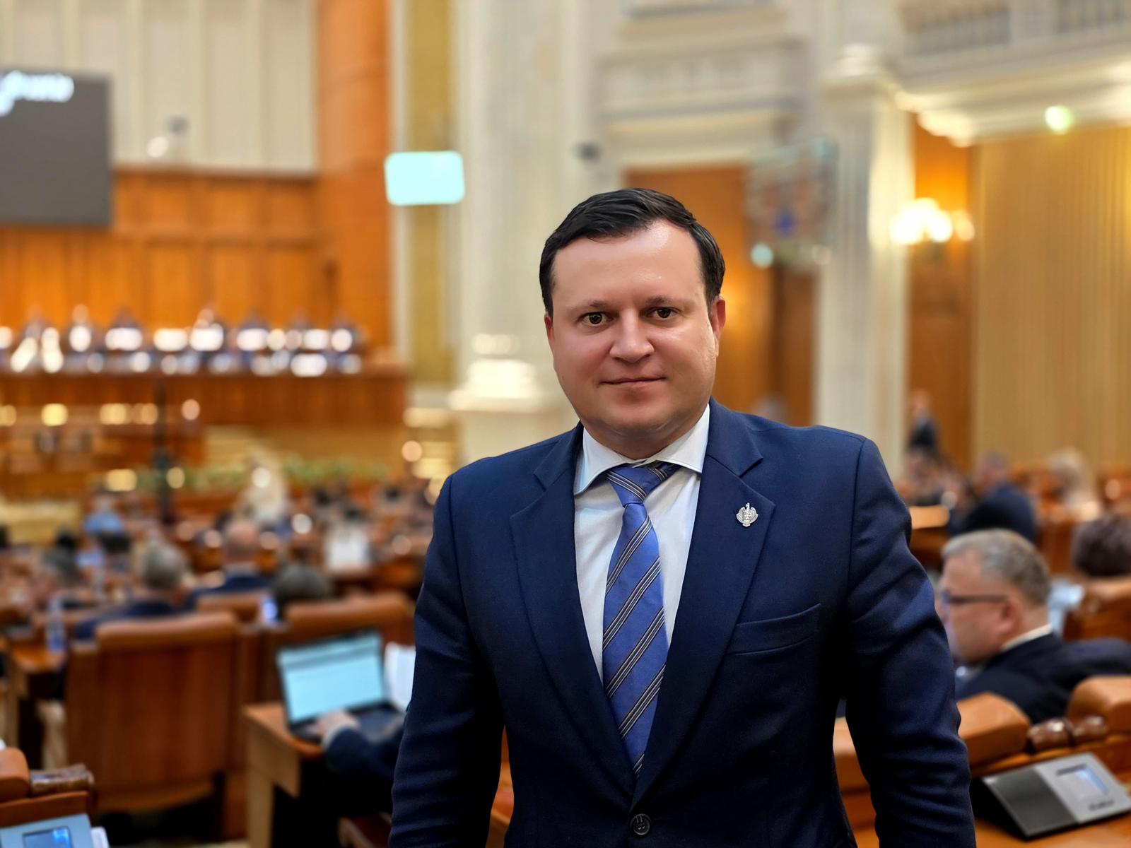 Catalin SIlegeanu in parlament.