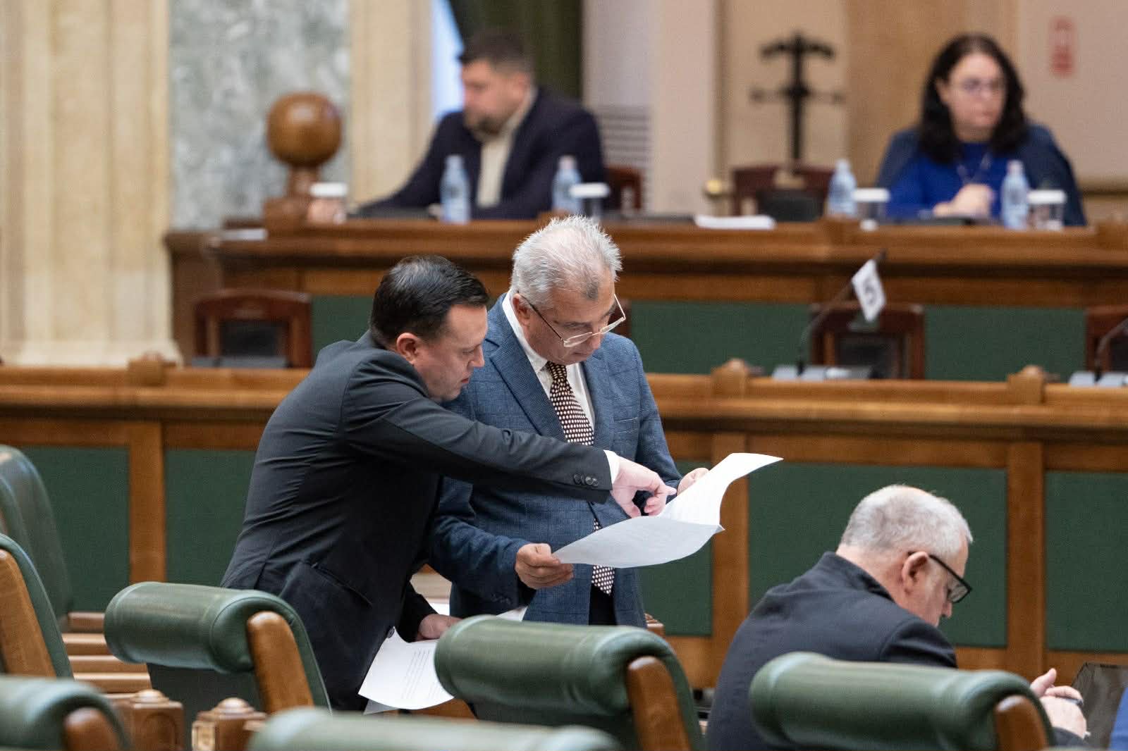 Vot controversat în Senat pentru o lege care apără producătorii locali: Se ridică mâna la comandă