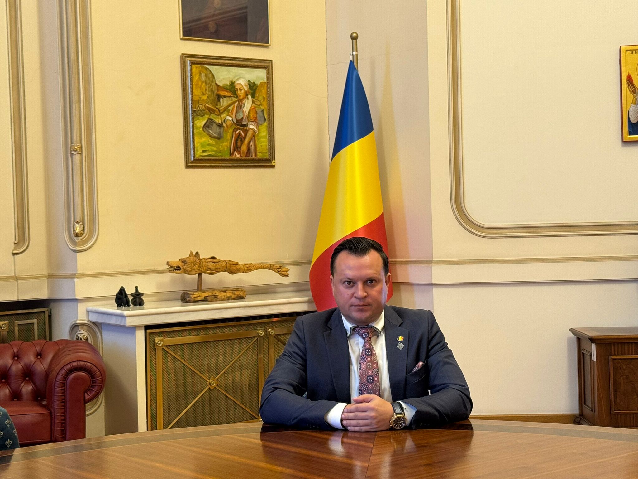 Indemnizația pentru creșterea copilului ar putea fi scutită de CASS, la inițiativa senatorului Cătălin Silegeanu