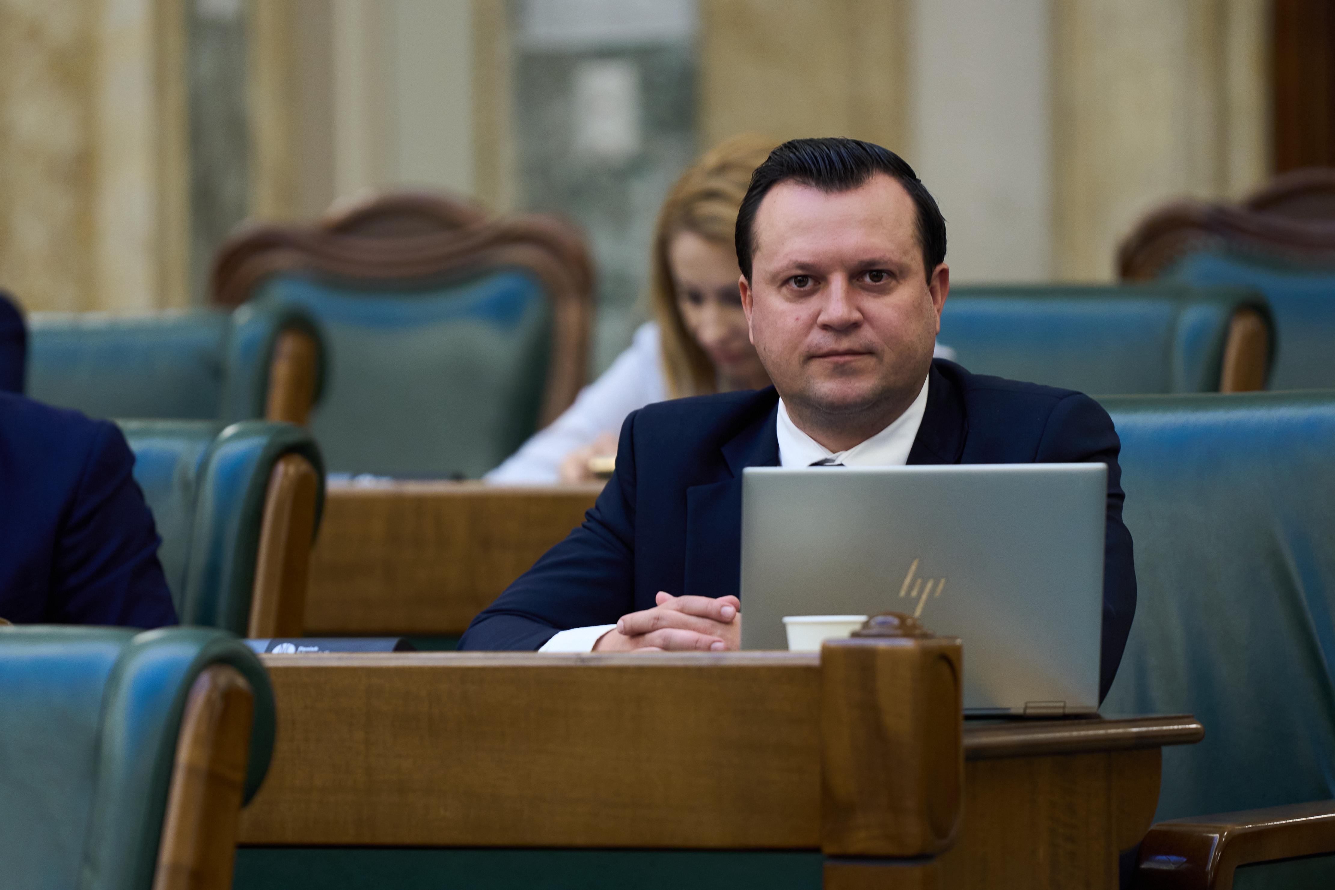 Senatorul AUR anunță depunerea unei inițiative legislative pentru reinstituirea scutirilor de la contribuția CASS