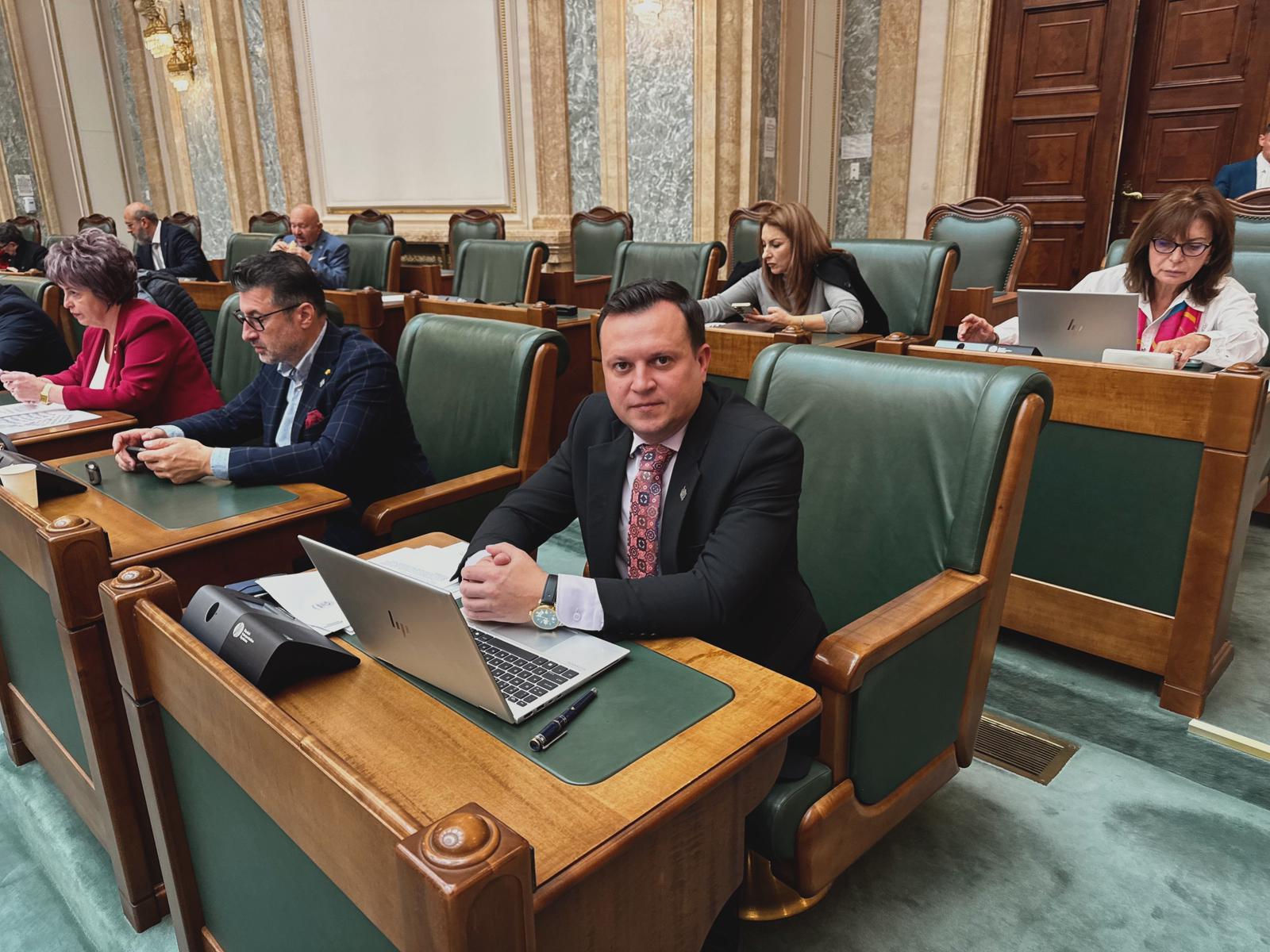 Senatorul Cătălin Silegeanu denunță izolarea feroviară a județului Botoșani 