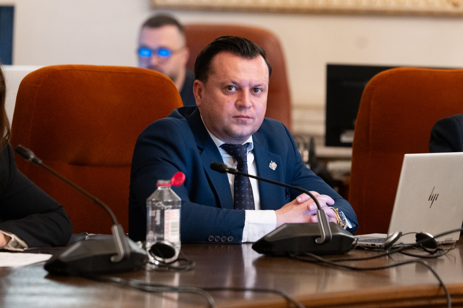 Audiere în Parlament despre „specula de la pompă”, în plin val de scumpiri – VIDEO 