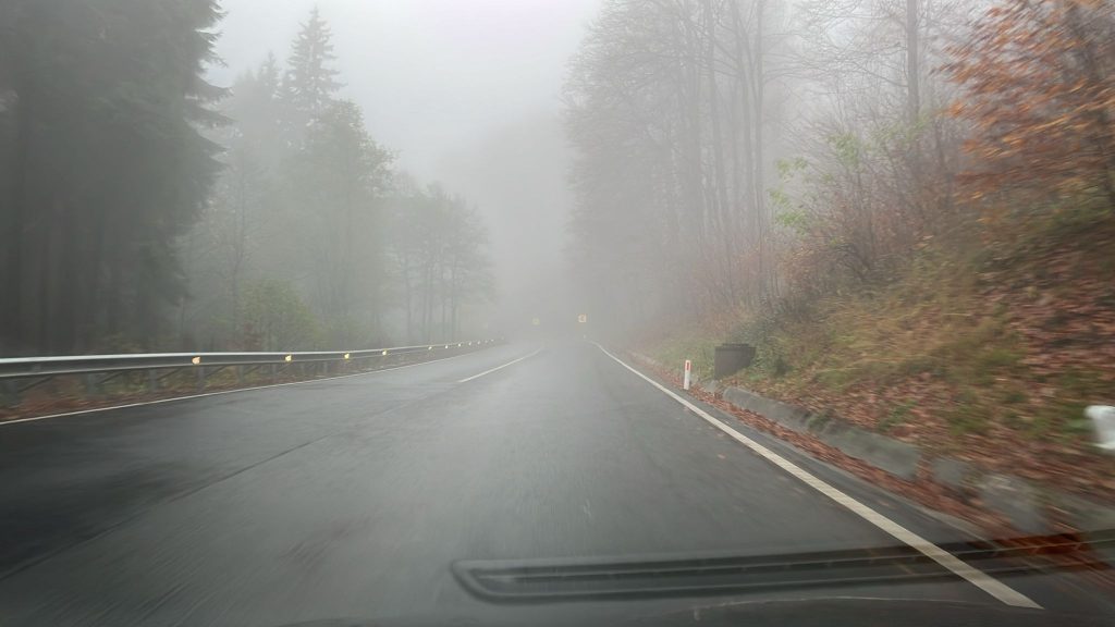 O nouă zi cu ceață la Botoșani, grijă mare la drum