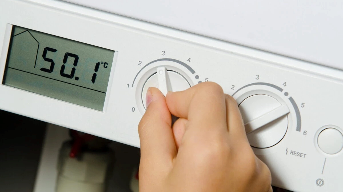 Lovitură pentru românii de la bloc care au centrale termice: CÂT vor plăti în plus după ce s-a schimbat legea