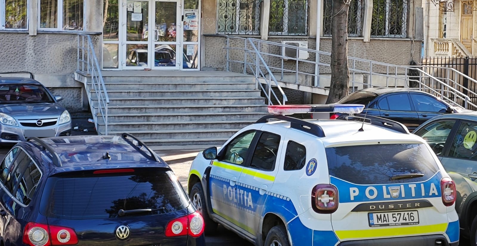 Bărbat ARESTAT de polițiști după ce a furat mai multe bunuri din casa unui botoșănean