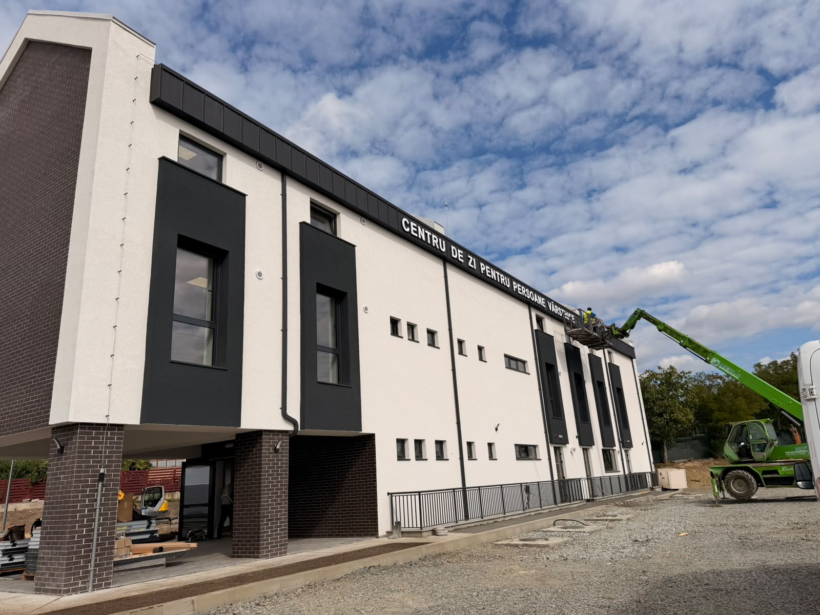 centru modern construit de primarie pe soseaua iasului