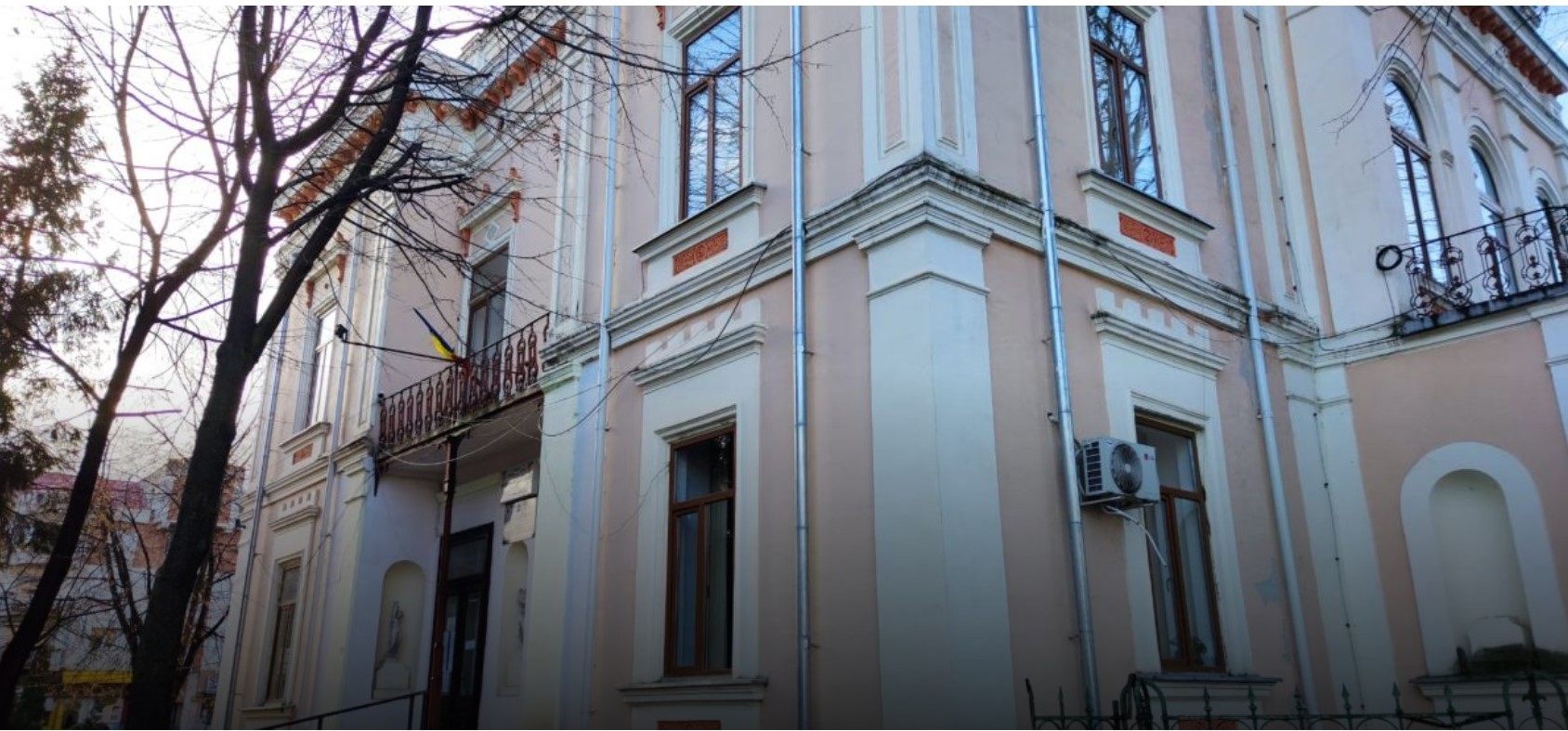 „Anotimpul Renașterii”: Expoziție cu lucrările unor elevi talentați din Botoșani 