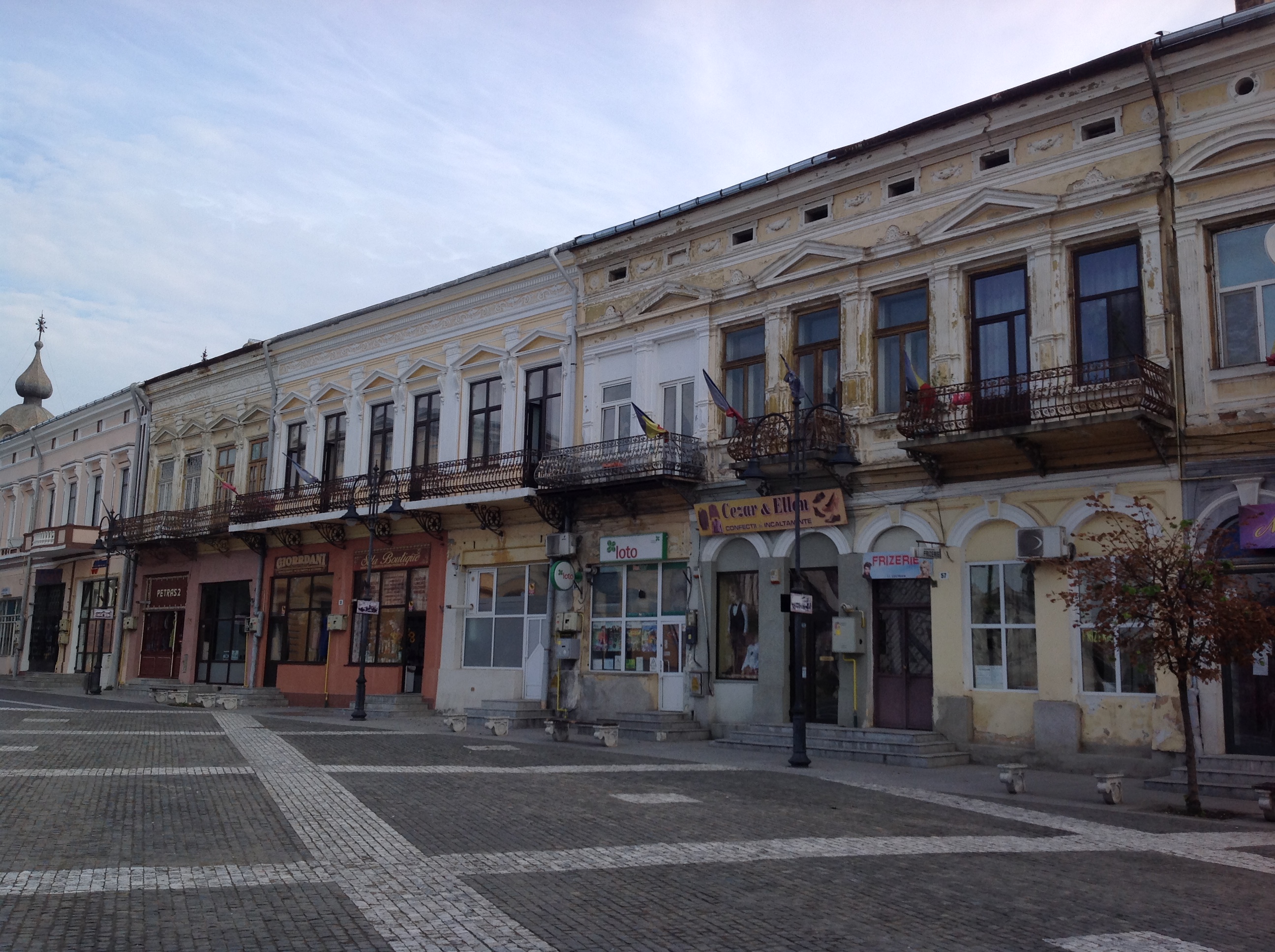 Un spațiu comercial din Centrul Istoric se vinde cu 73.000 de euro, Primăria vrea să-l cumpere - FOTO 