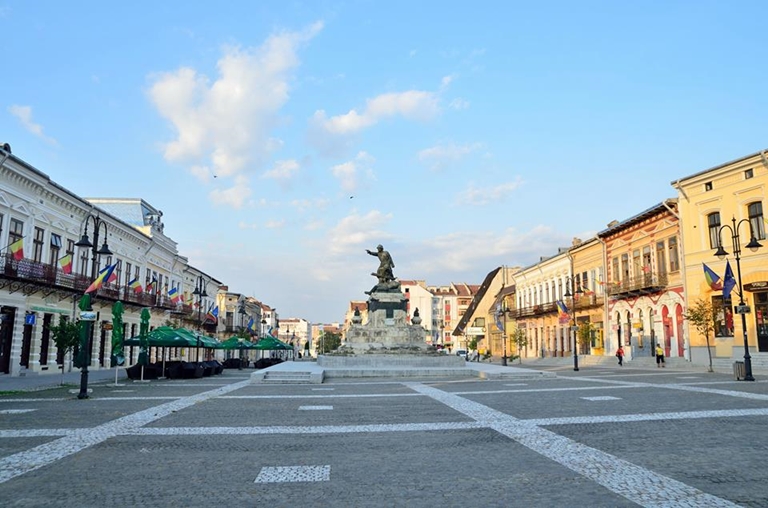 Cosmin Andrei, primarul municipiului Botoșani: Nu voi renunța la acțiunea de evacuare a chiriașilor scandalagii din Centrul Istoric sau din orice imobil al Primăriei