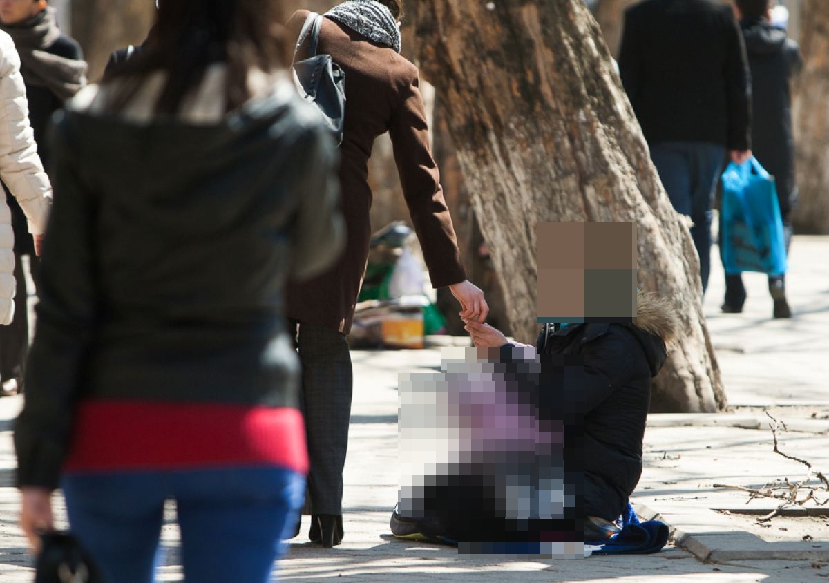 Mai donați? SUMA record pe care o botoșăneancă a strâns-o din cerșit în doar jumătate de oră  