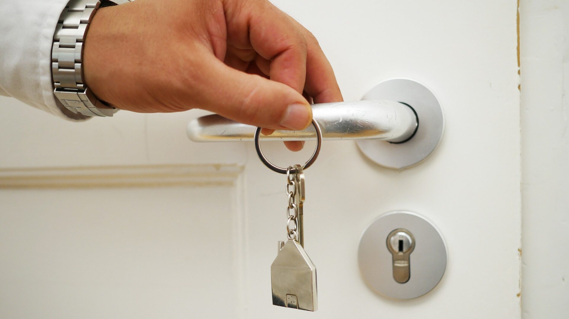 O nouă taxă pentru proprietarii de apartamente din România: Când trebuie achitată și despre ce sumă e vorba