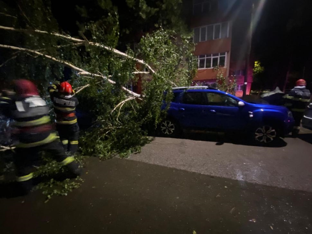 Cod roșu de ploi torențiale și inundații în Galați: Peste 100 de școli închise, aproape 5.000 de oameni evacuați