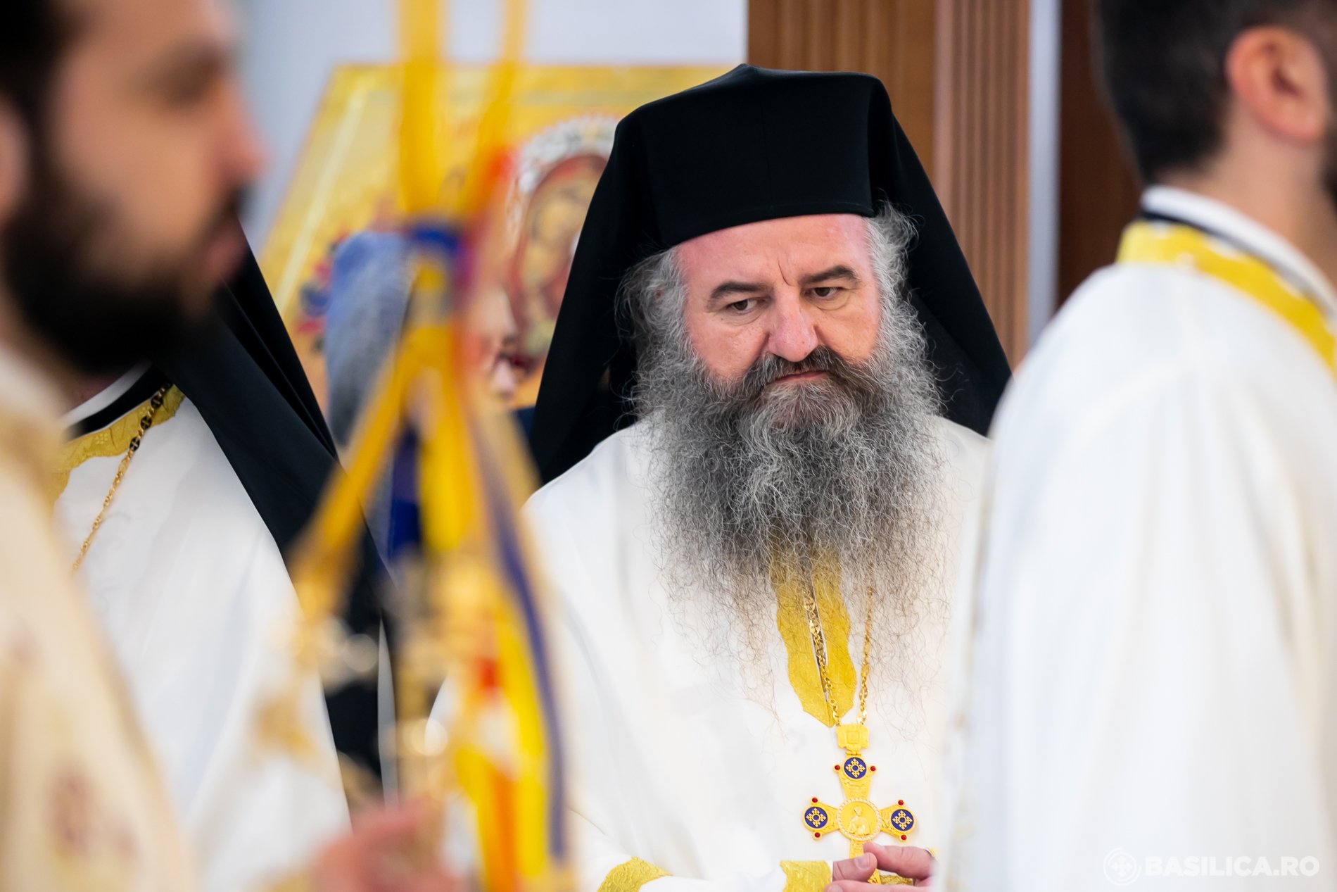 Părintele arhimandrit Ciprian Grădinaru decorat de Patriarhul Daniel 