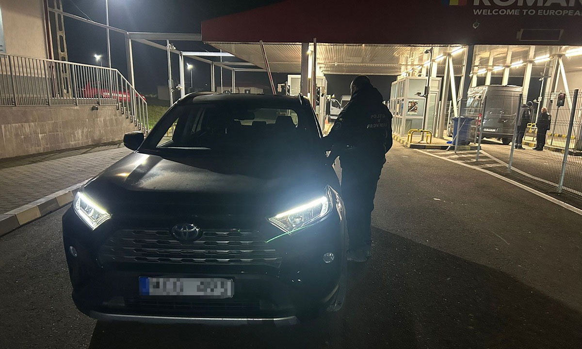 Polițiștii de frontieră botoșăneni au confiscat de la o femeie o clonă 