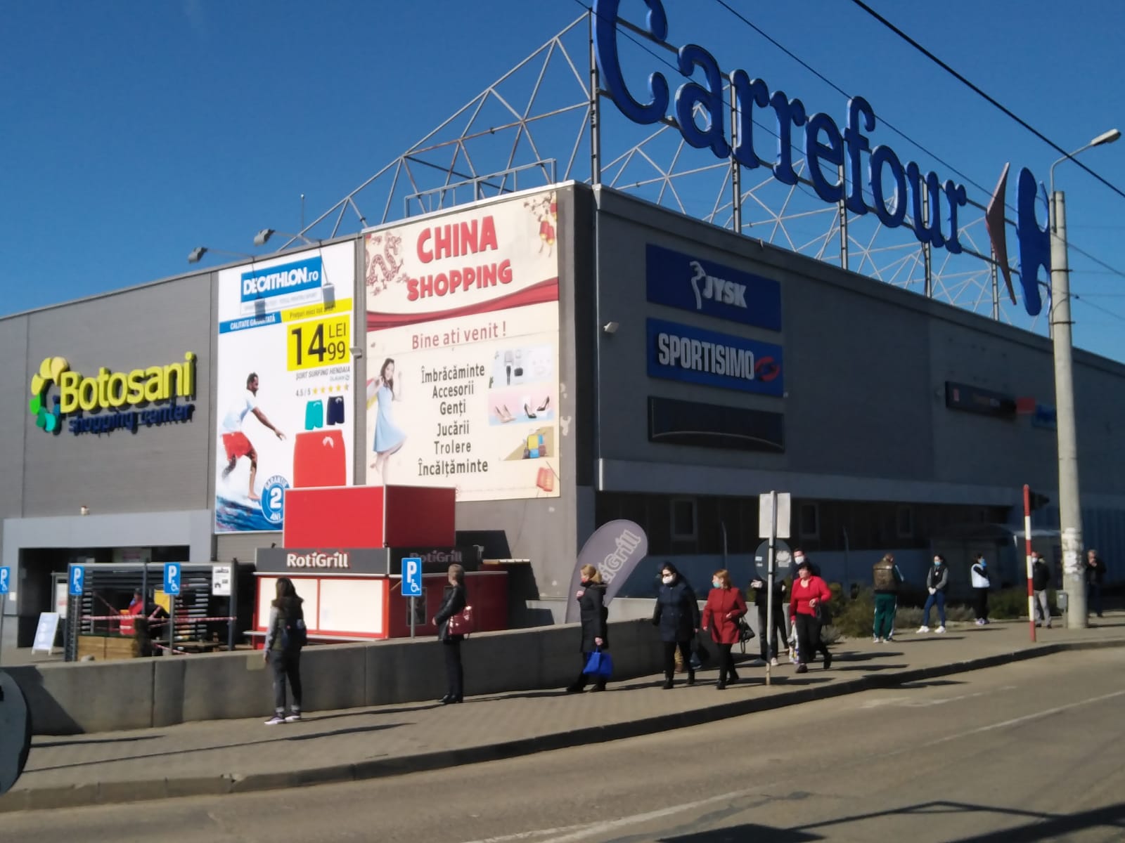 Carrefour părăsește România: Cine ar putea prelua magazinele din Botoșani și restul țării