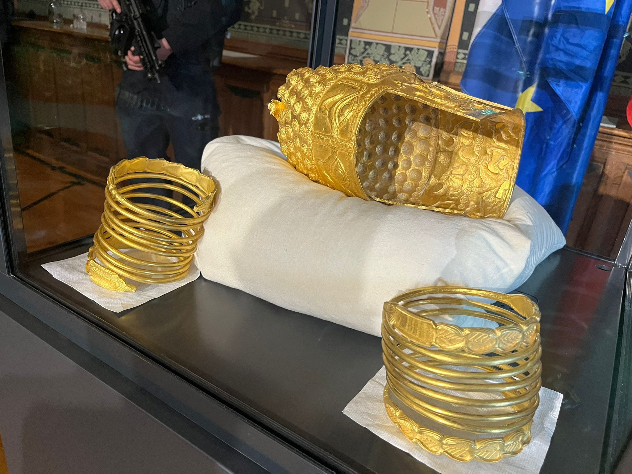 coiful si bratarile recuperate