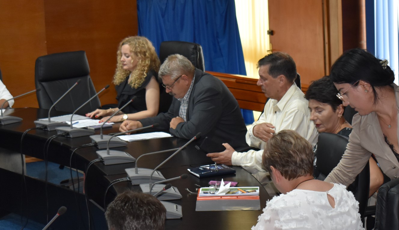 Trei primării amendate pentru mizerie pe marginea cursurilor de apă