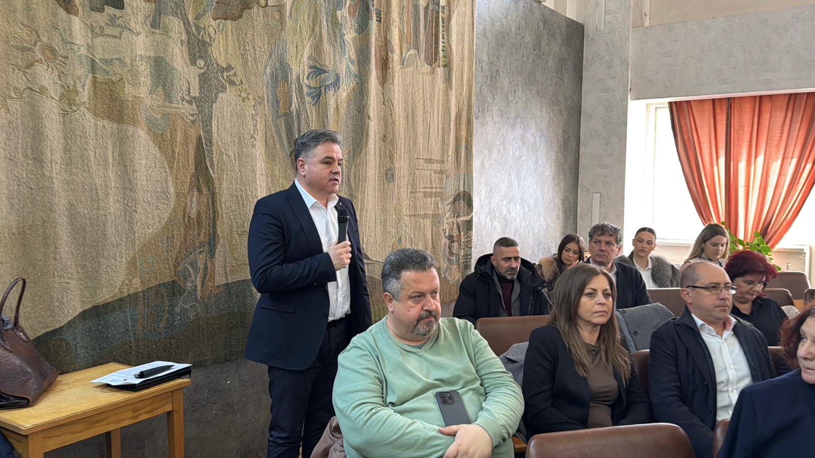 Colonelul Decebal Muraru, la sedinta Consiliului Judetean