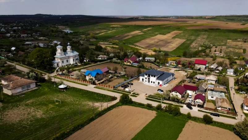 Dezmăț în primării: 7.000 de euro sparți într-un sfert de oră la Botoșani pe „bombițe”