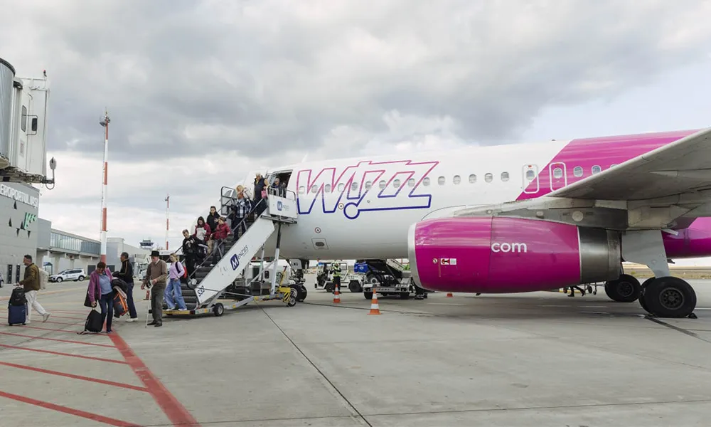 Concedieri anunțate la Wizz Air: 44 de posturi de la un aeroport folosit și de botoșăneni pot fi afectate 