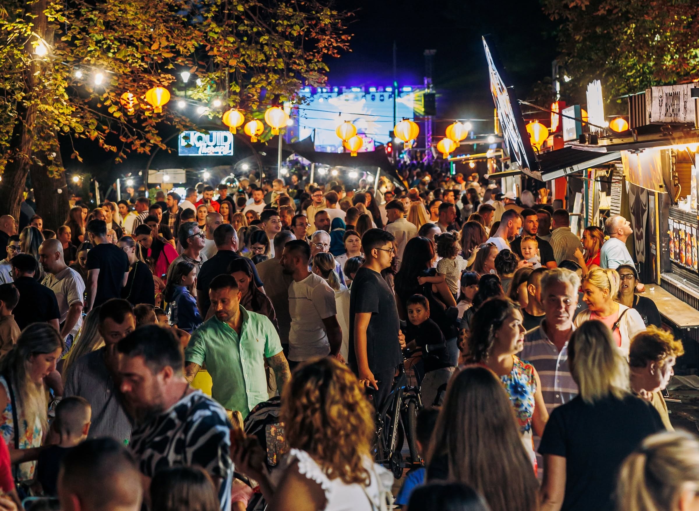 Prima seară de concerte la Street FOOD Festival a umplut Pietonalul Unirii