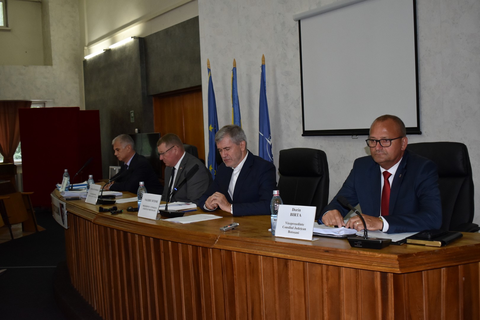 Șefii CJ-ului „își mută” zilele de concediu în noul an 