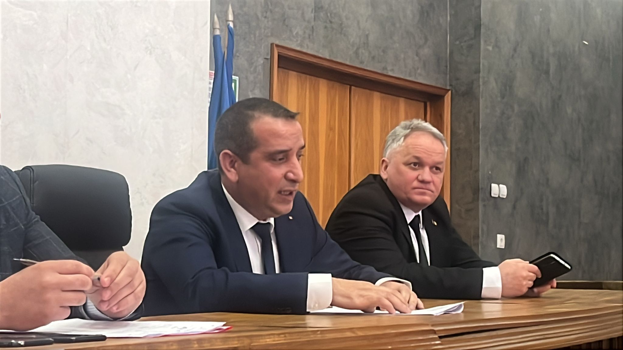 PETIȚII ajunse la Guvern cu evacuările din Centrul Vechi, Ciolacu și-a trimis un consilier la Botoșani  - VIDEO 