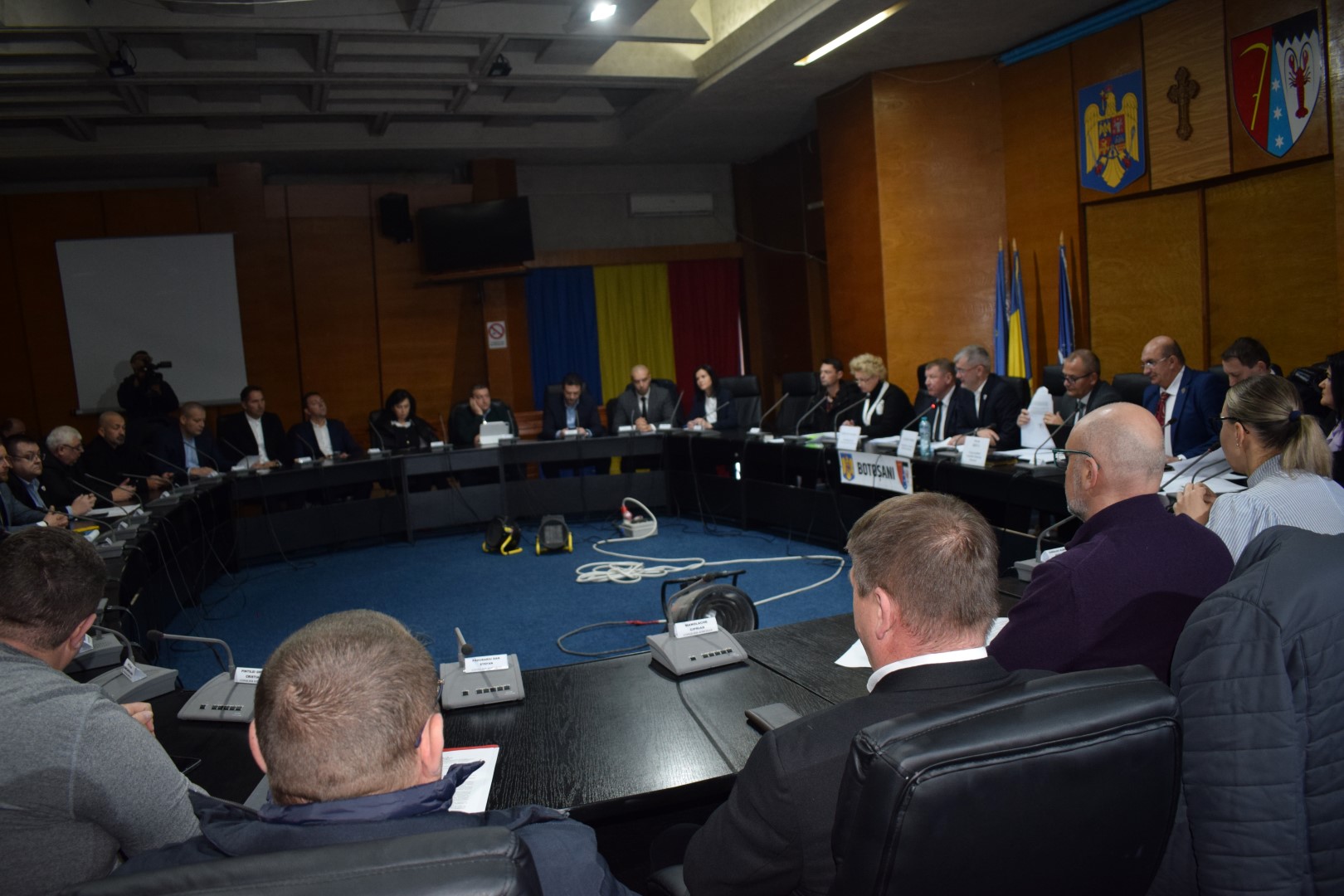 FAZA ZILEI: Lecție de politică la finalul ședinței de CJ: Cu un telefon mobil ne face praf/ Am vrut să renunț la toate afișele – VIDEO 