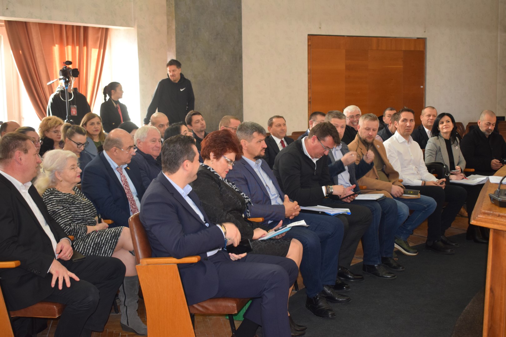 Pleacă inspectoarea, vine profesoara! Demisie surprinzătoare în plenul Consiliului Județean 