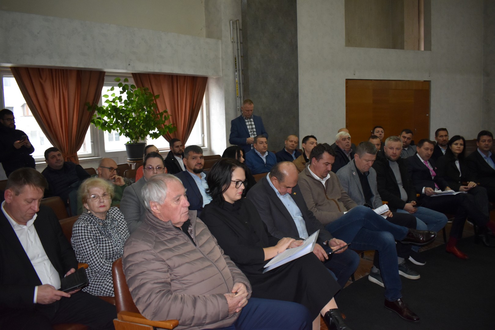 Consilieră de la PSD, întrebări pentru Iftime cu adăpătorile pentru animale: Banii nu se pierd - VIDEO 