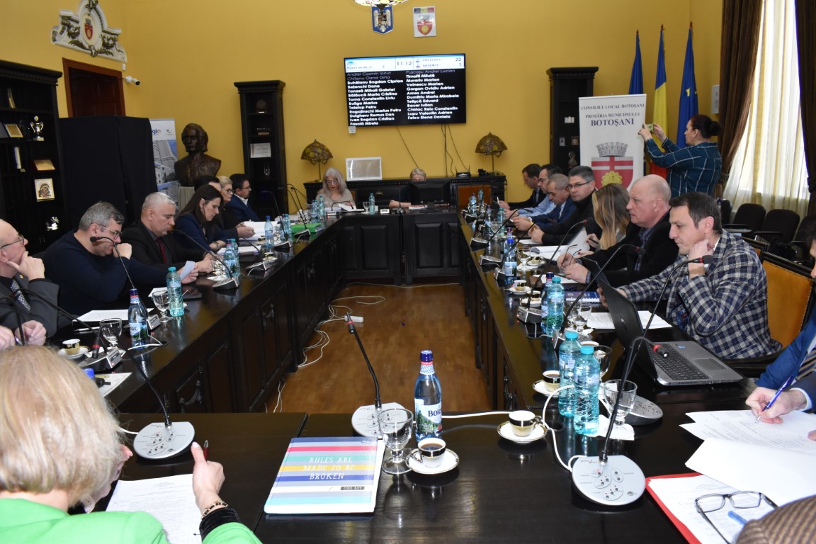 ACUM: Consilierii „se plictisesc” la ședința de Consiliu Local, un ales a propus „să iasă din tipare”