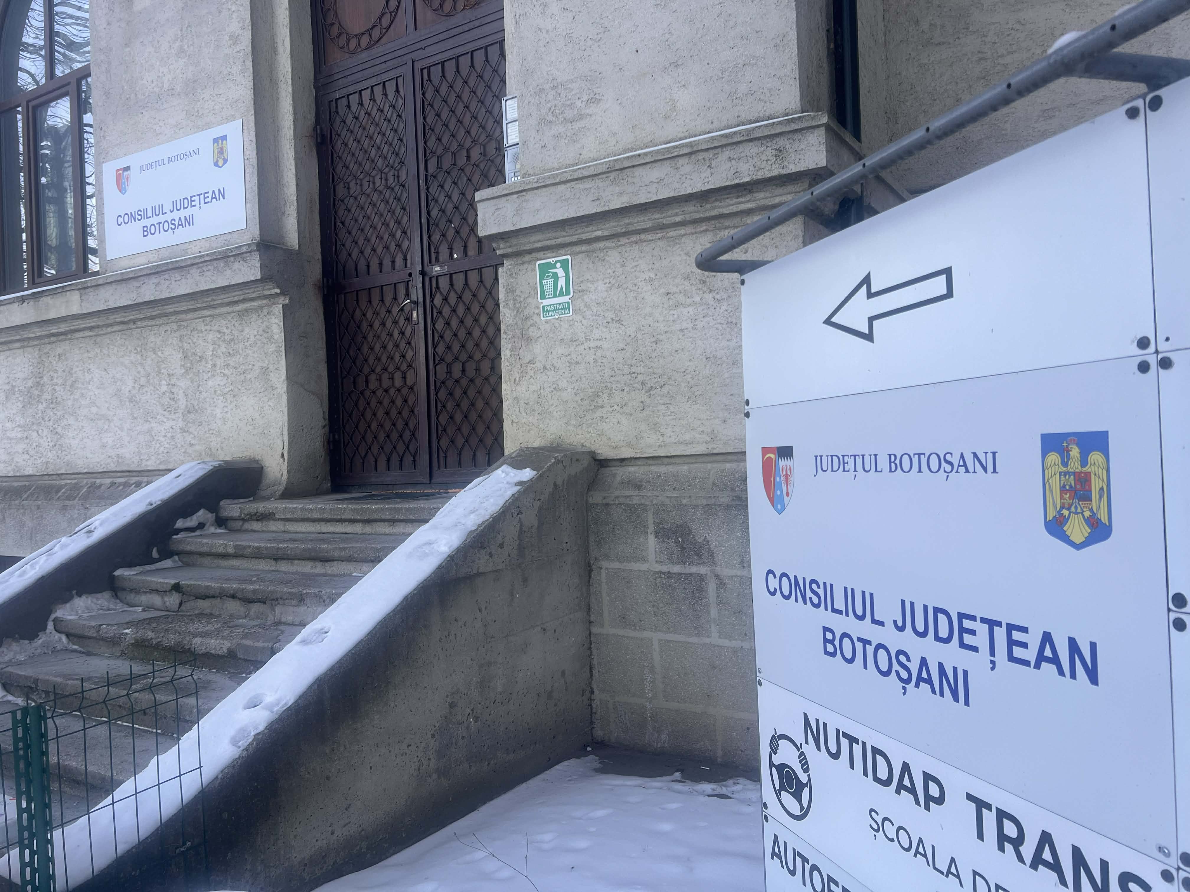 Proces colectiv la Consiliul Județean: Angajații și-au dat în judecată șefii pe motiv că lucrează în condiții deosebite