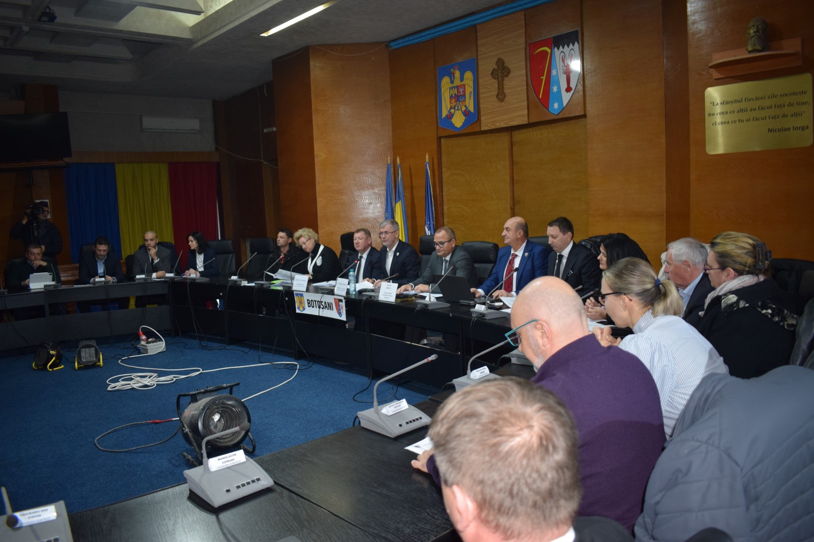 Contre în plen de la... gunoi: Sigur că am dormit / S-ar putea să intrăm într-o mare problemă – VIDEO