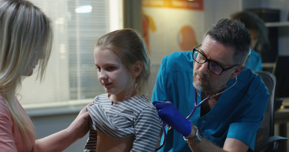 Rata de vaccinare a copiilor s-a prăbușit. Riscurile lipsei imunizărilor, explicate de medici: „Sunt multe semnale de alarmă care ar trebui să fie un stimulent pentru părinți ca să-și vaccineze copiii”