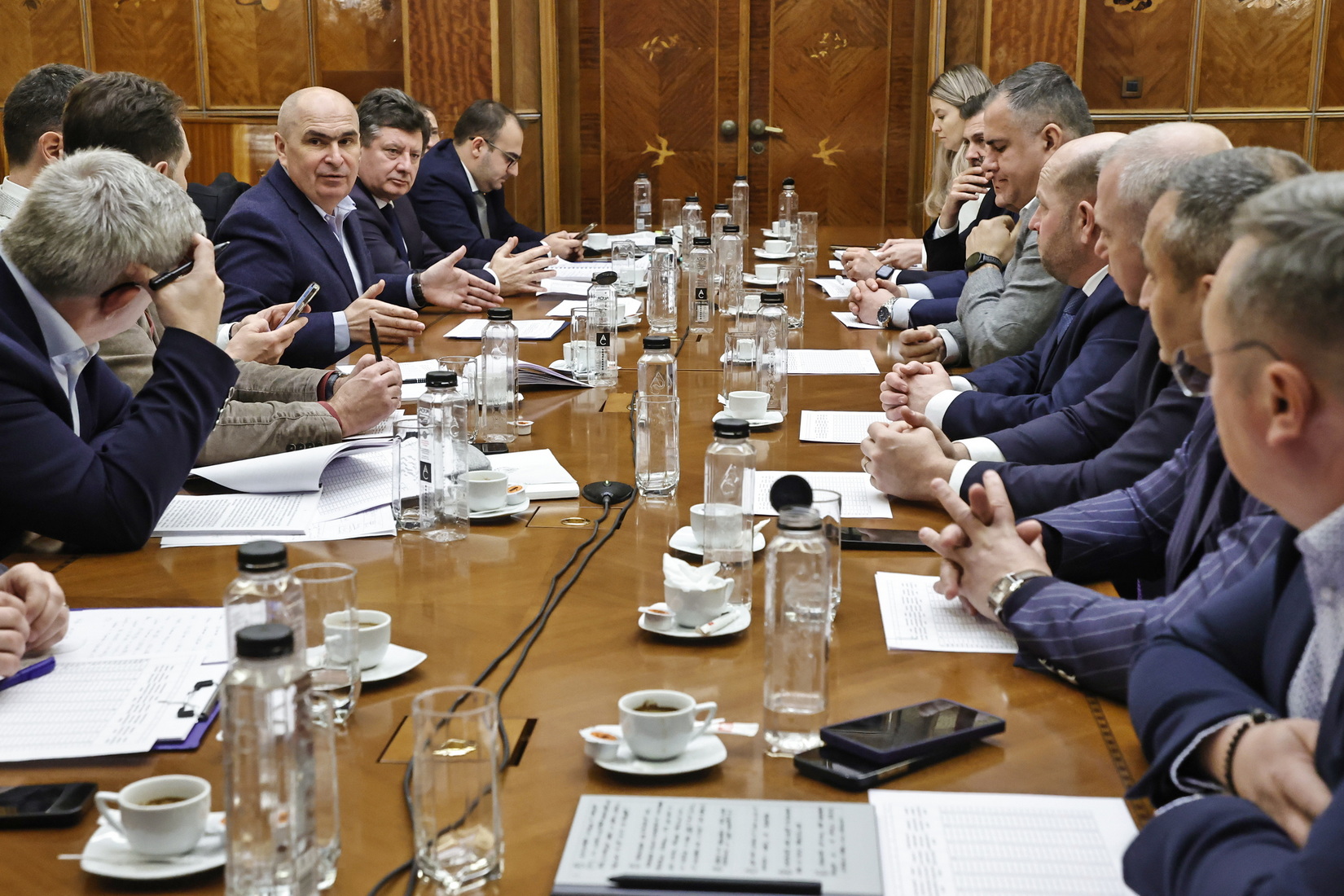 Ședință la Guvern pentru banii de la primării și CJ-uri, deocamdată alocările sunt în faza de „scenarii”