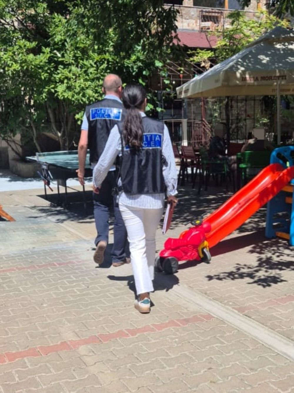 Polițiștii „au descins” la piscinele din oraș, bani confiscați după controale