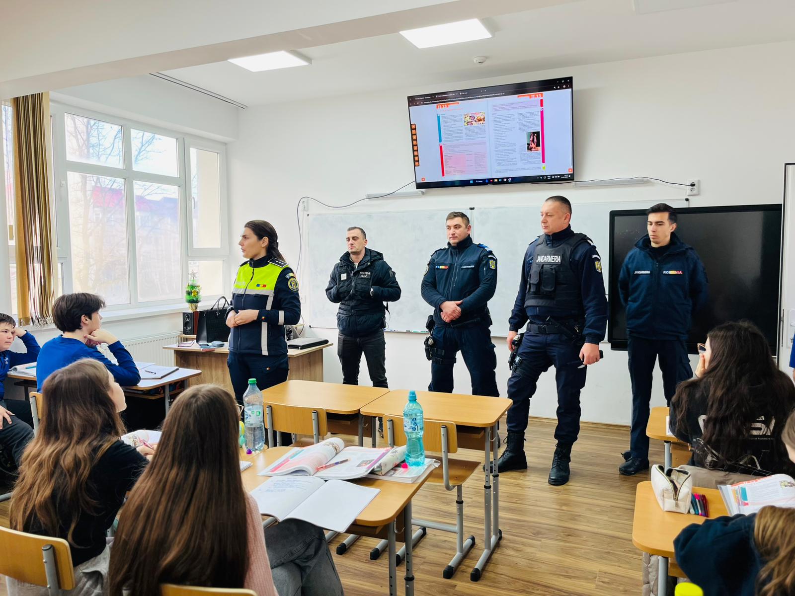 Polițiștii au mers în zona școlilor, patroni amendați și marfă confiscată