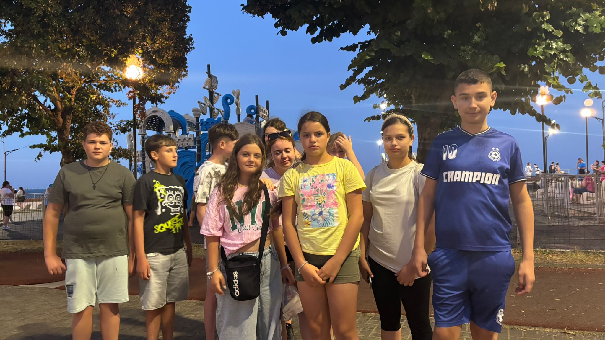 copiii premianti din judet se distreaza la mare