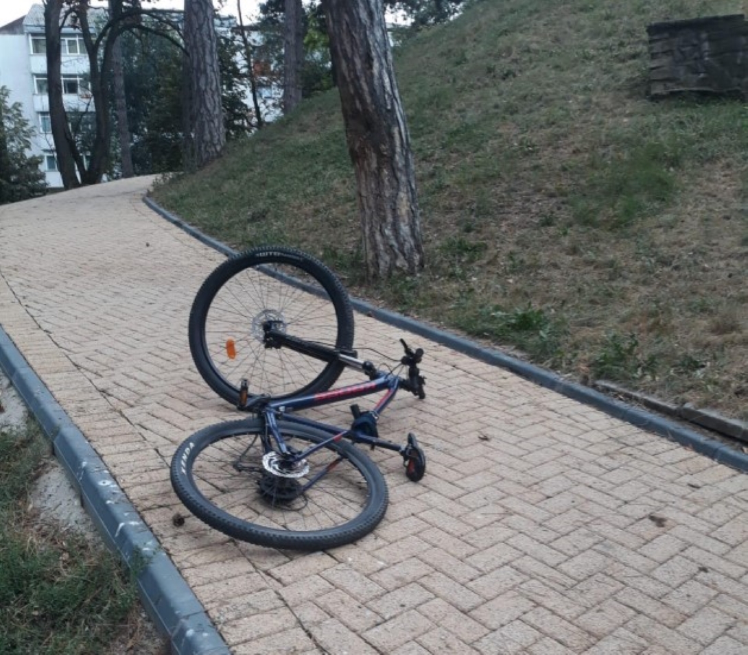 Copil rănit în parc după ce a căzut de pe bicicletă