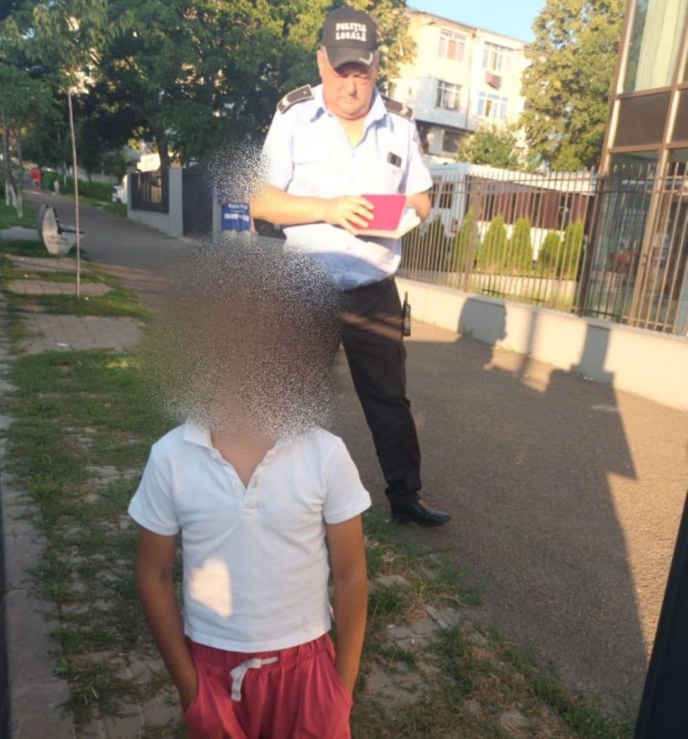 Copil rămas în autobuz, șoferul a sunat la Poliție 