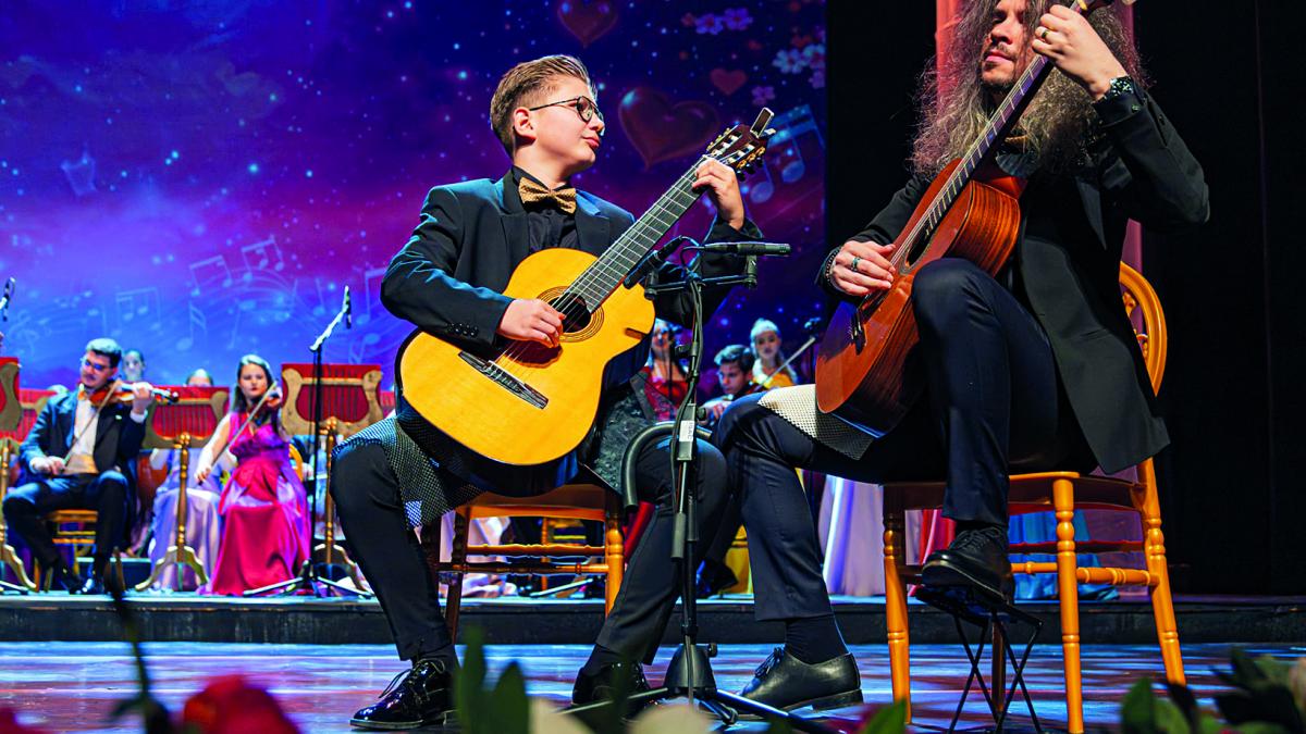 Copilul fenomen devenit celebru la 12 ani ajunge în concert și la Botoșani 